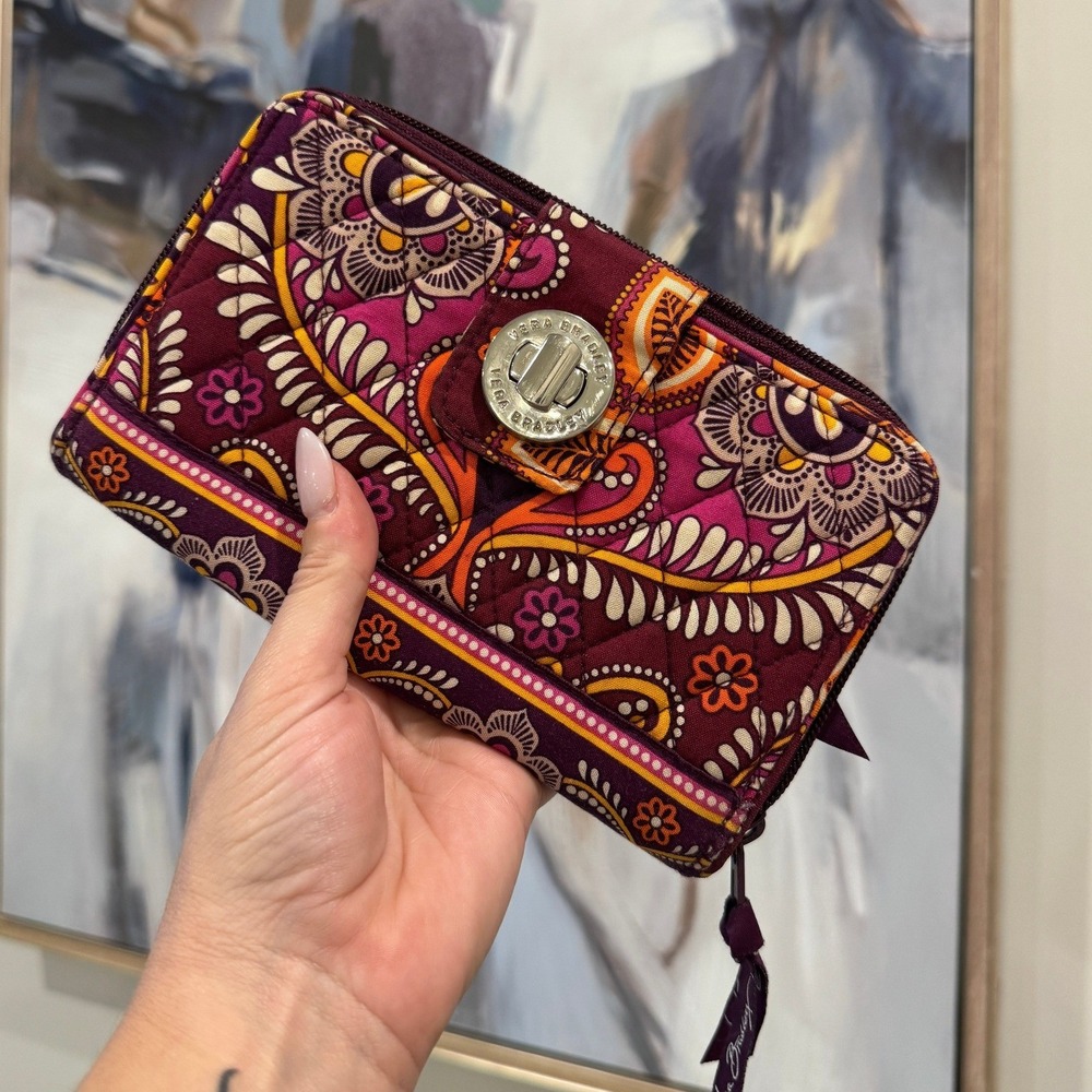 Vera Bradley Purple Paisley Quilted Cotton Turnlock Zip Around Wallet Floral EUC